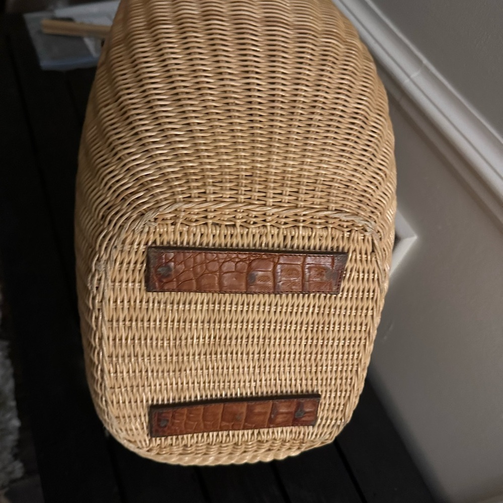 Gorgeous Parisian style wicker/alligator leather tote. Nancy Gonzales. - Picture 6 of 11